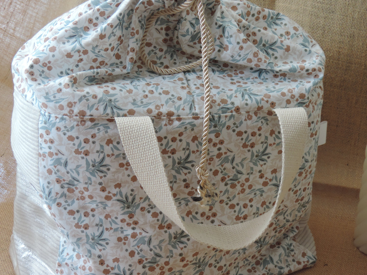 Sac à ouvrages en velours et coton fleuri – lien coulissant