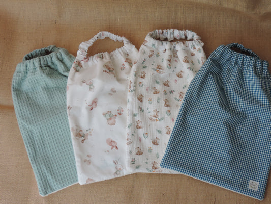 Bavoir réversible éponge écru et coton à motif - Personnalisable