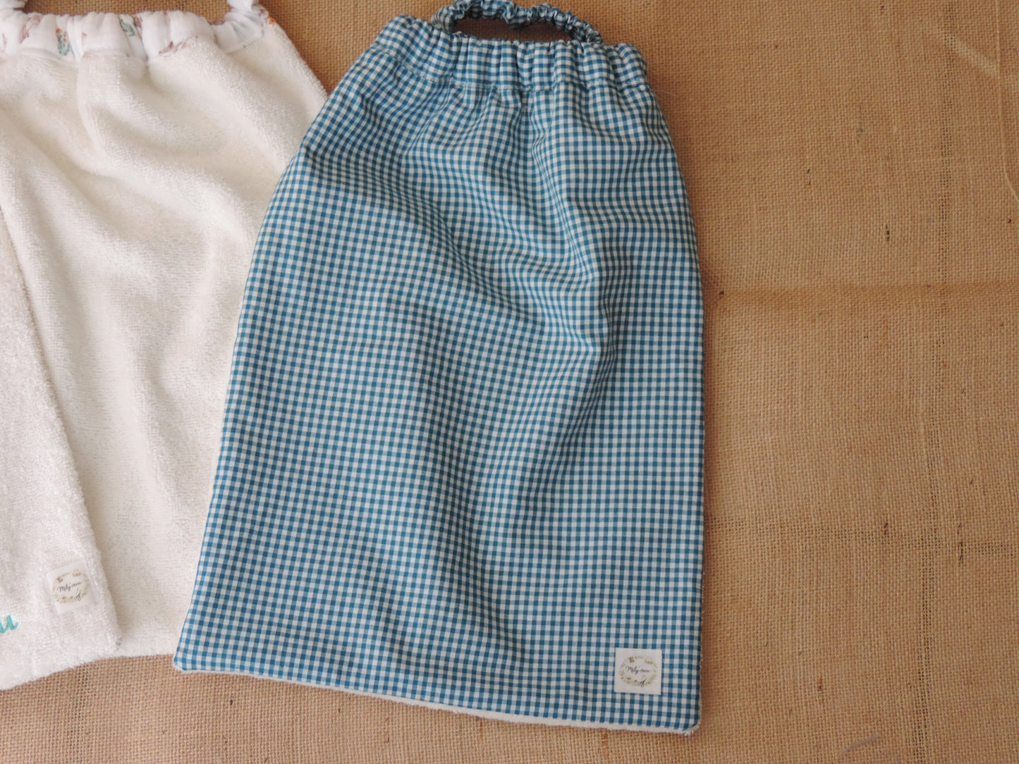Bavoir réversible éponge écru et coton à motif - Personnalisable