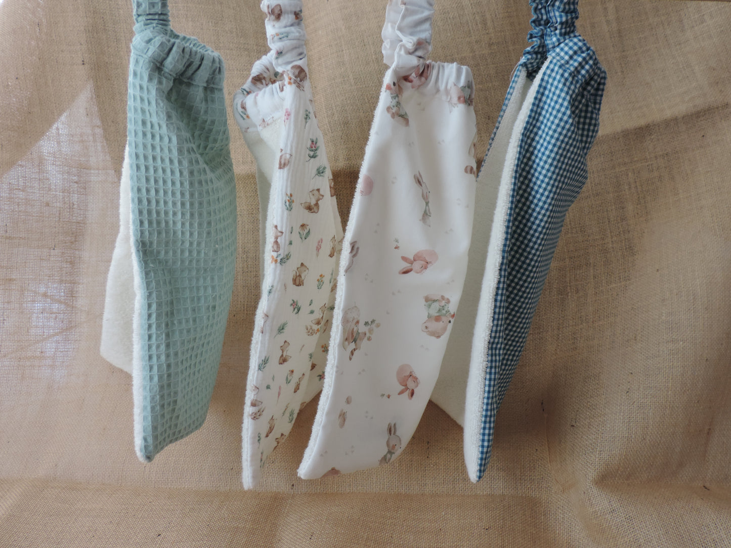 Bavoir réversible éponge écru et coton à motif - Personnalisable