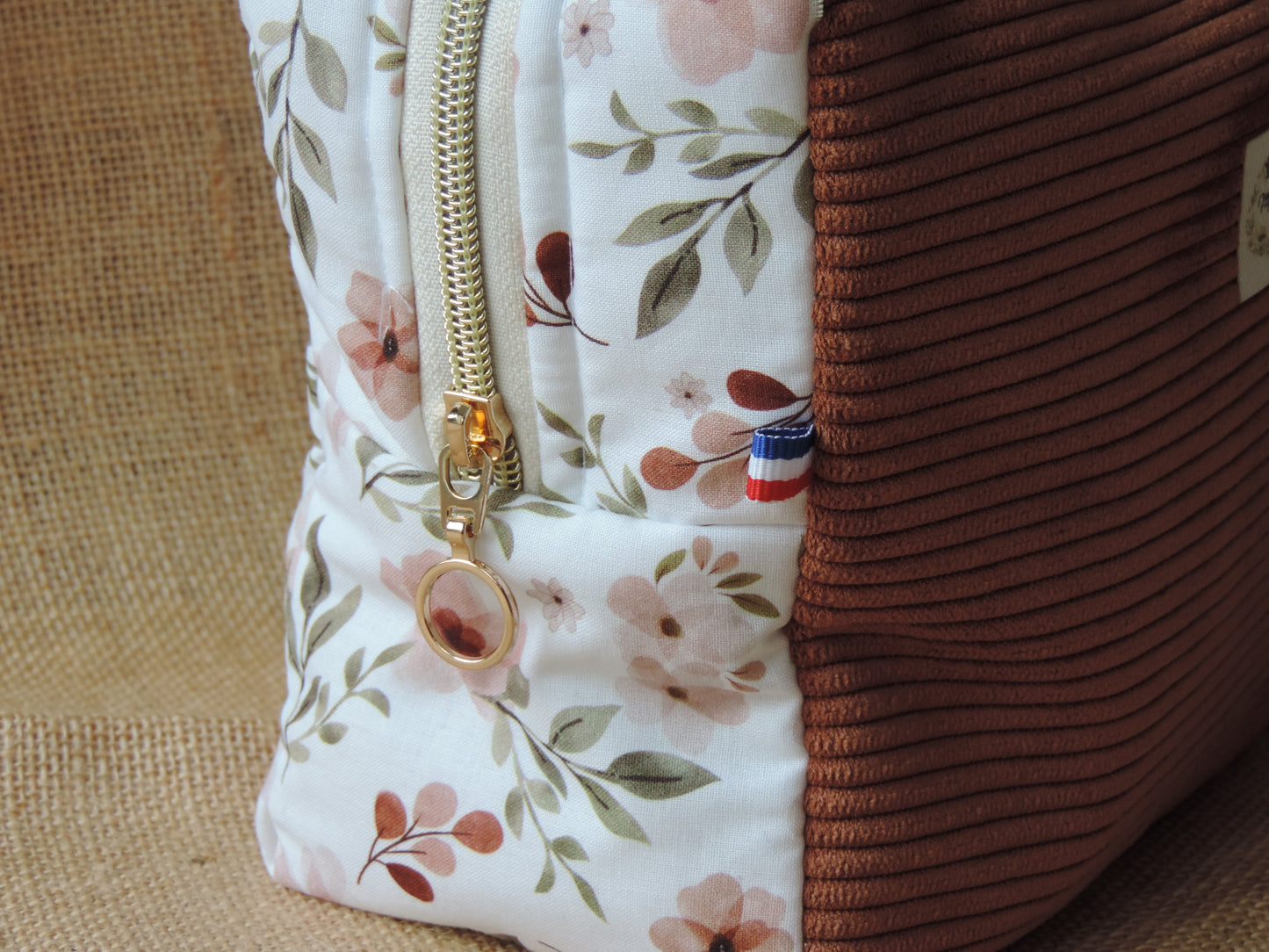 Joli trousse de toilette, intérieur enduit