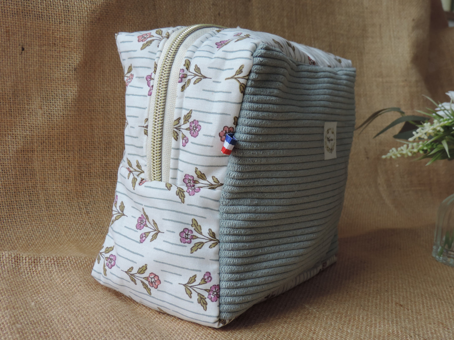 Joli trousse de toilette, intérieur enduit
