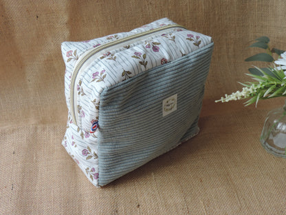 Joli trousse de toilette, intérieur enduit