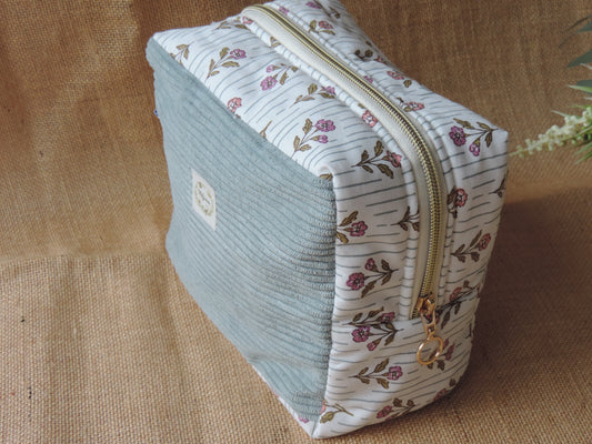 Joli trousse de toilette, intérieur enduit