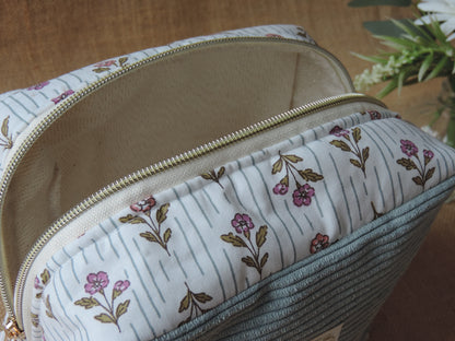 Joli trousse de toilette, intérieur enduit