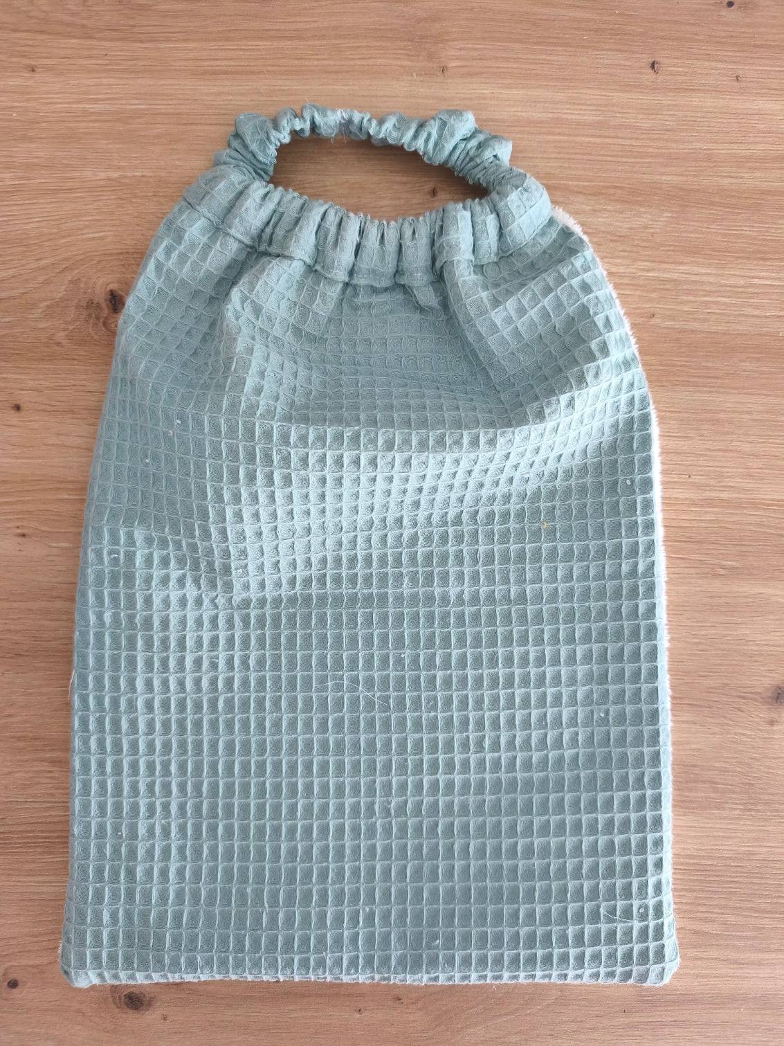 Bavoir réversible éponge écru et coton à motif - Personnalisable